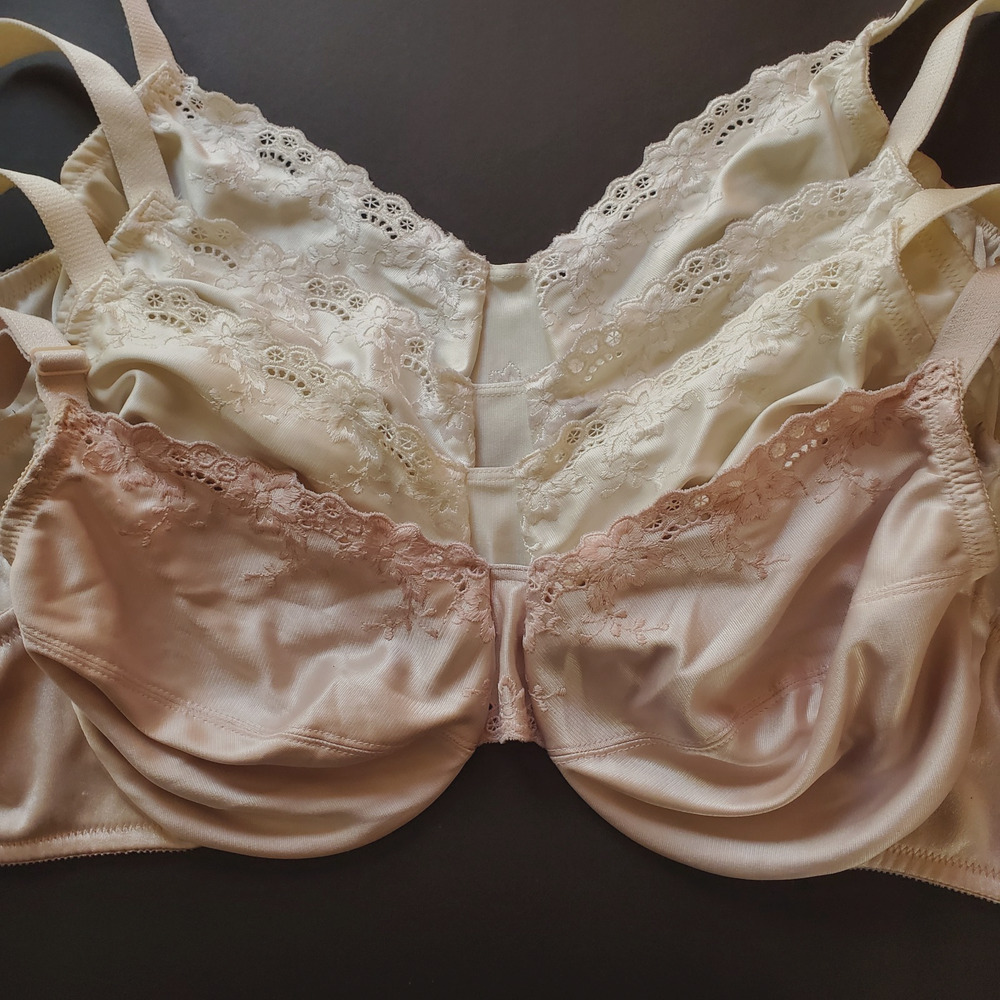 Vanity Fair Full Figure Eyelet Lace Underwire 40C Blush Pink , White LOT OF 4